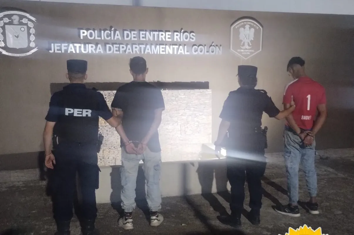 Dos hombres arrestados por estafa y amenazas: altercado en un bar céntrico de Colón