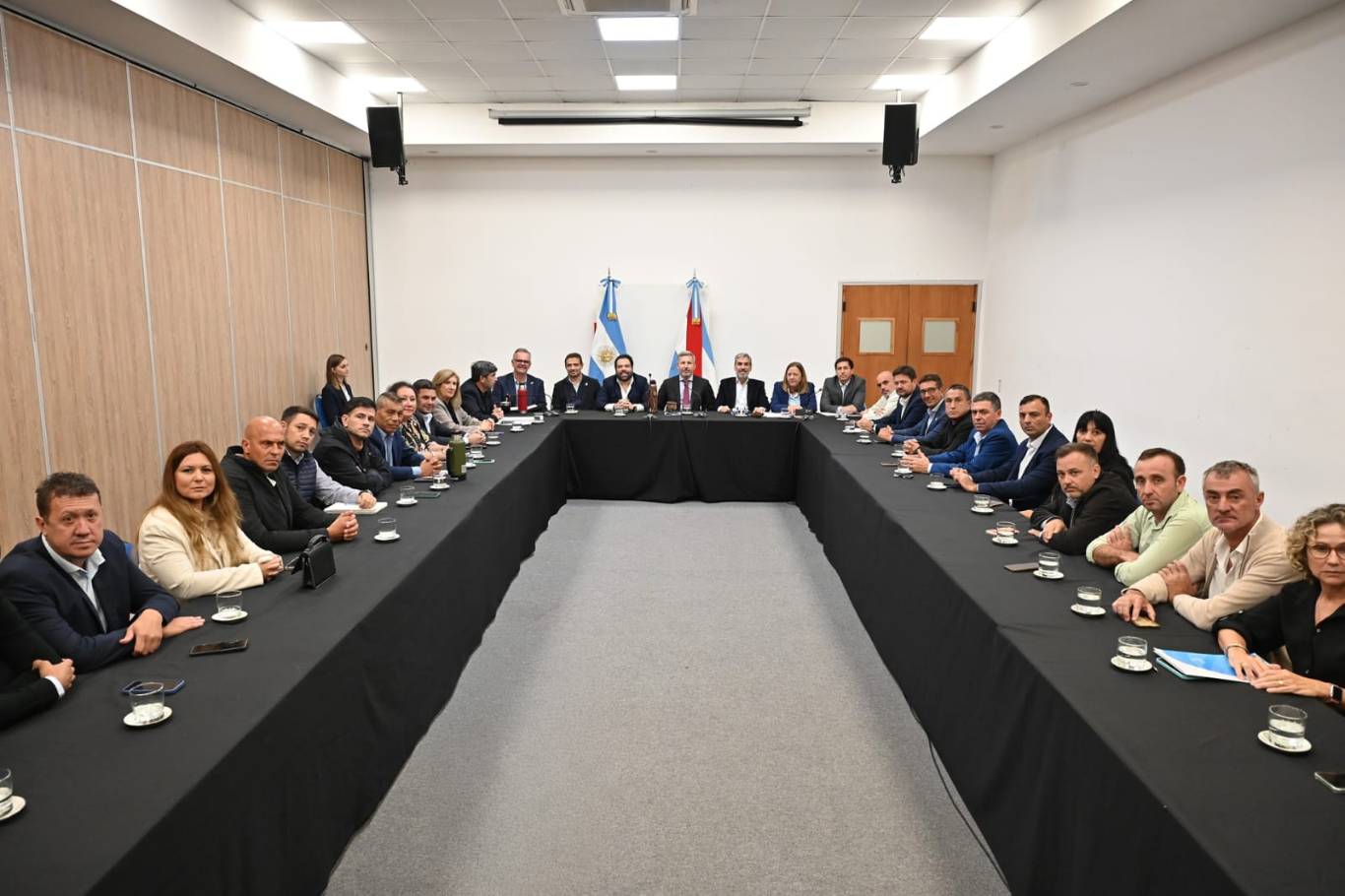 Frigerio analizó con intendentes justicialistas la situación de los municipios