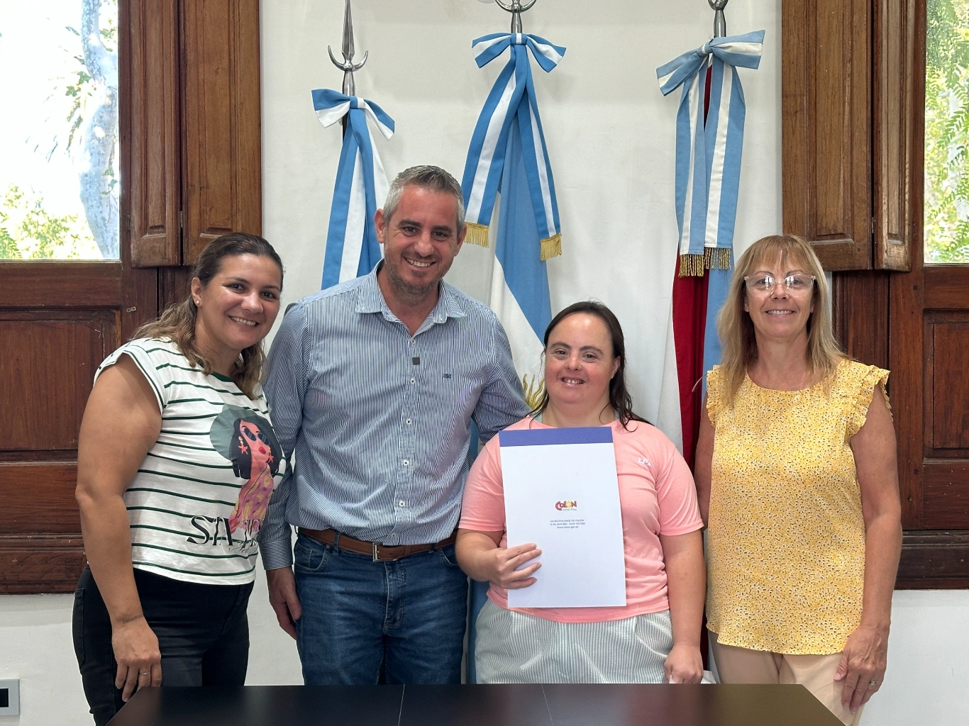 La colonense Cynthia Fernández recibió beca municipal