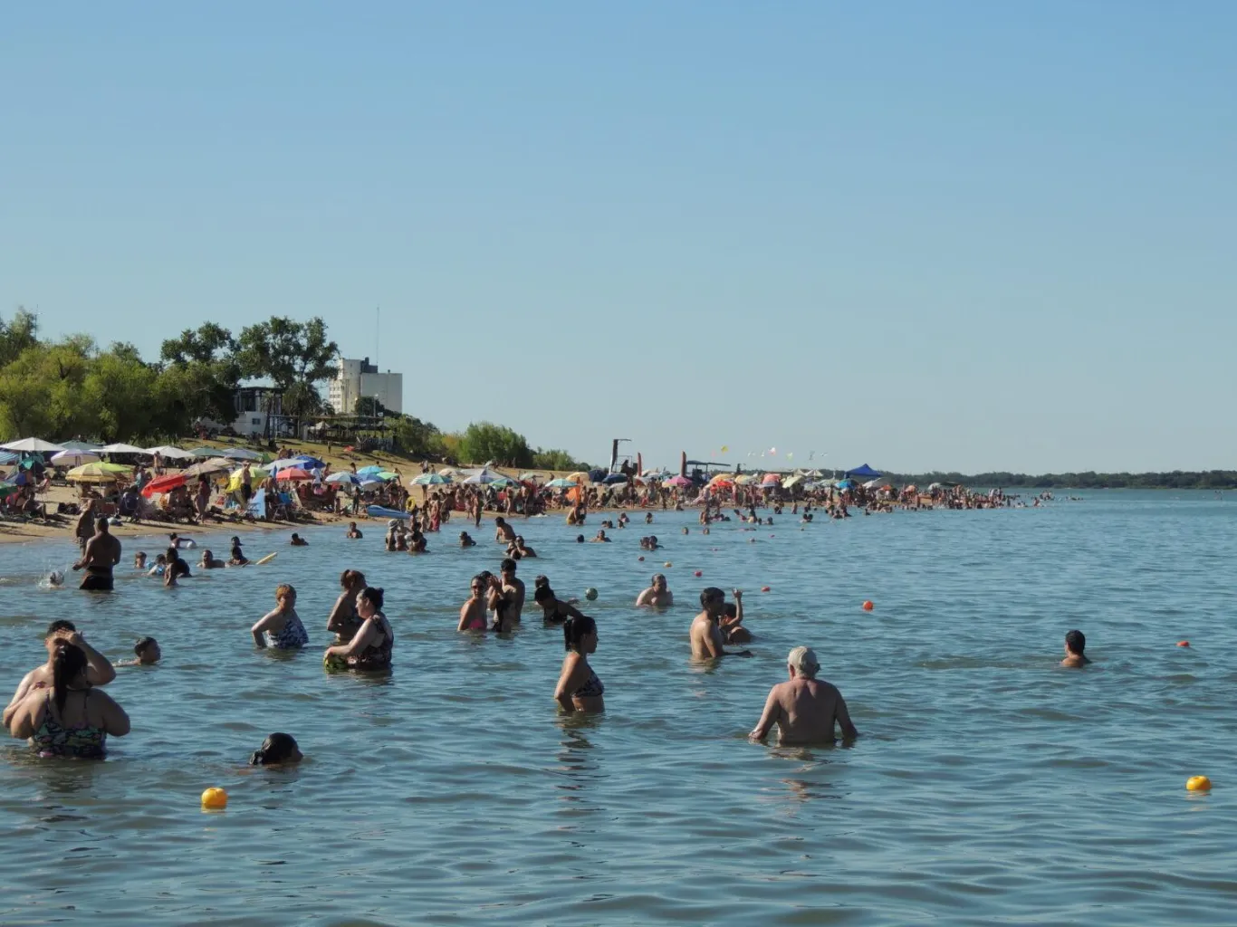 Con un movimiento moderado, casi 1,4 millones de turistas gastaron $ 249.370 millones en el último