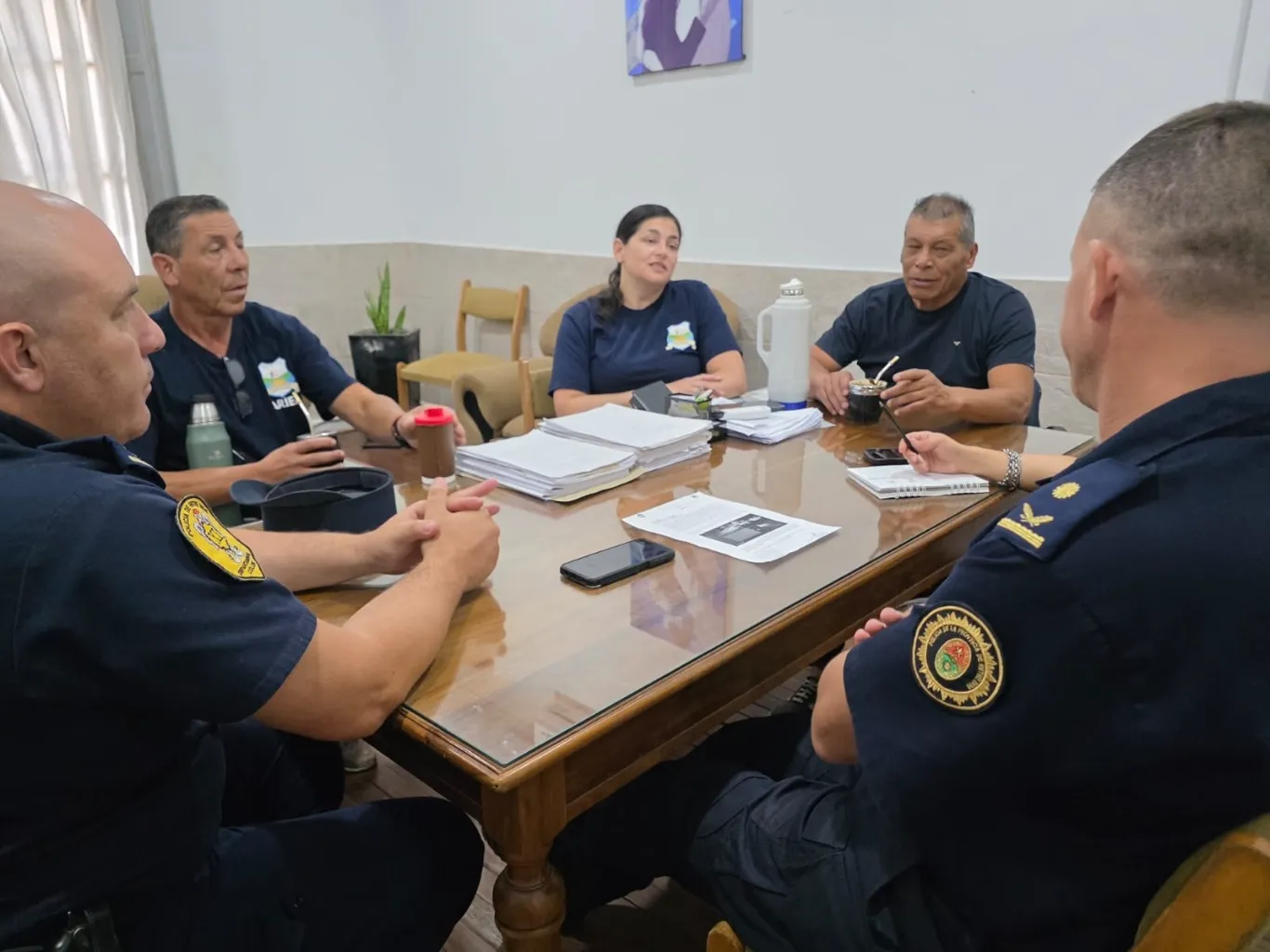 Encuentro en Pueblo Liebig con autoridades de la Policía Departamental para reforzar la seguridad lo