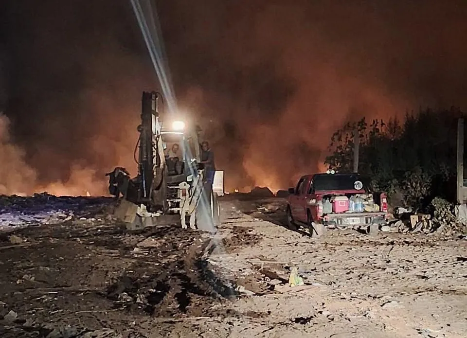 Fue controlado un incendio intencional en inmediaciones del vertedero y la Municipalidad de Colón re