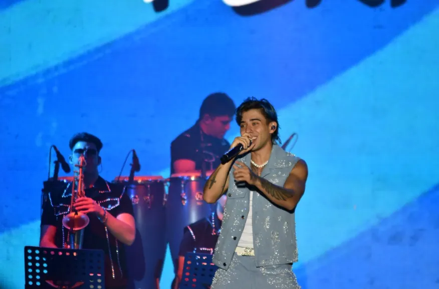 Luck Ra hizo vibrar Colón en una nueva noche de la Fiesta Nacional de la Artesanía 2026