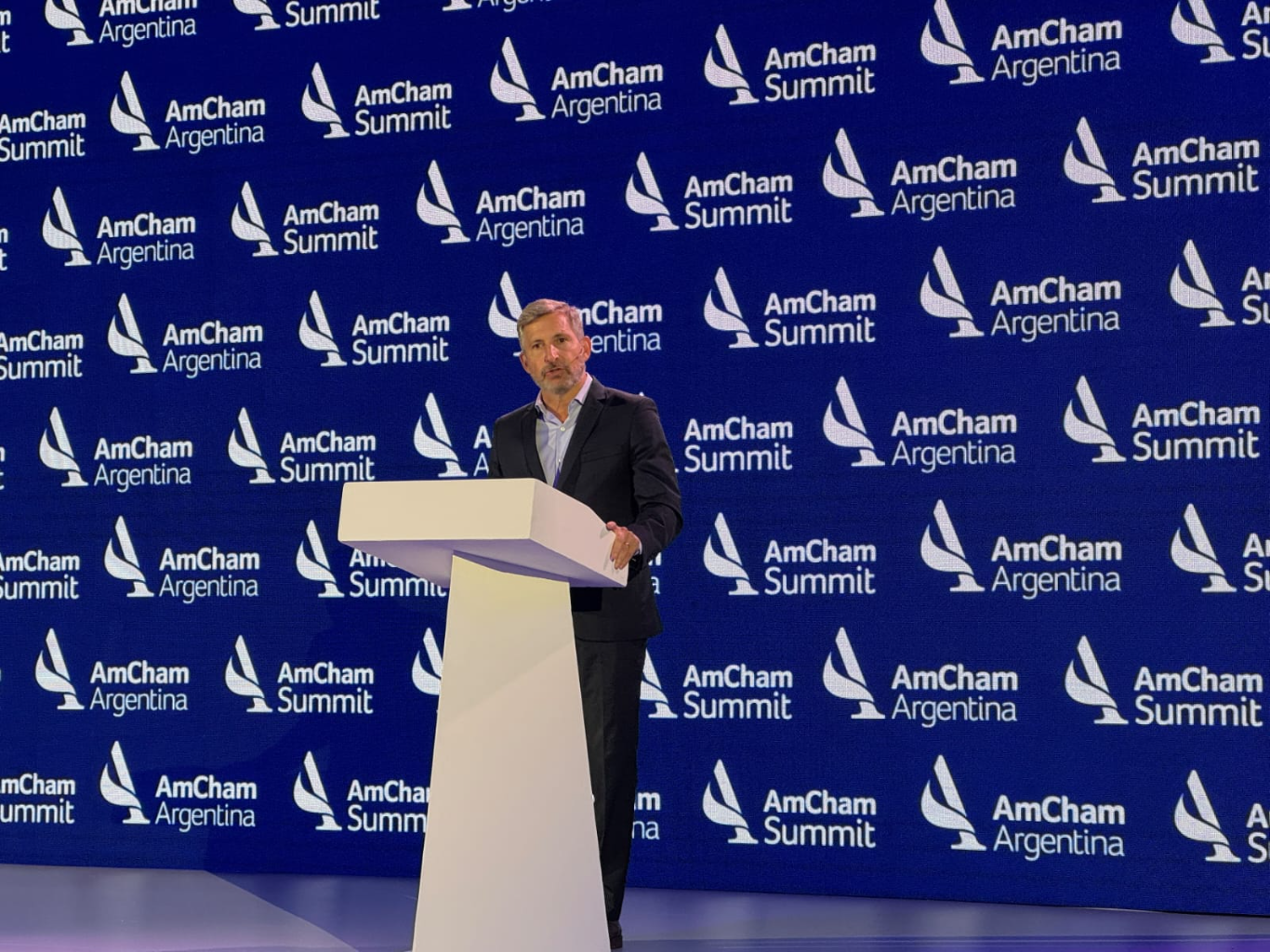 Frigerio propuso un nuevo pacto fiscal federal ante empresarios en AmCham