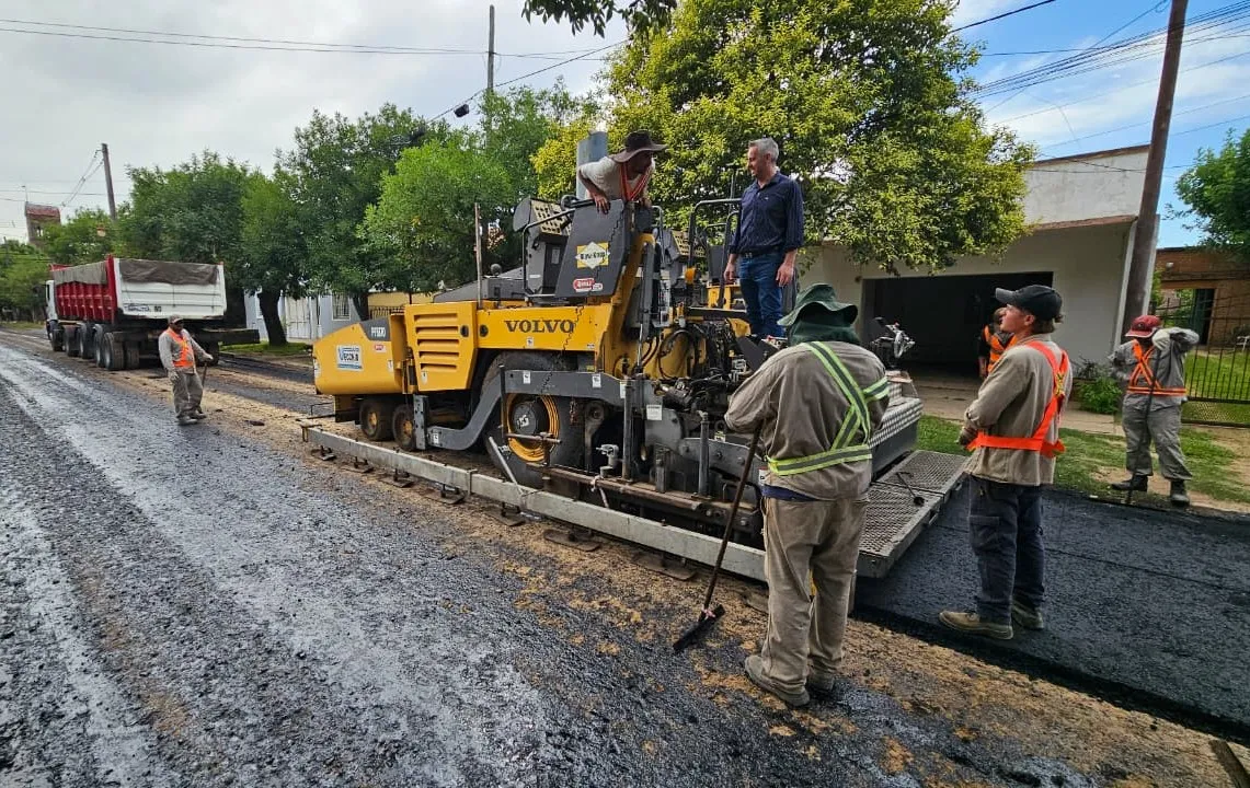 José Luis Walser supervisó el inicio de la obra de asfaltado de calle Alberdi