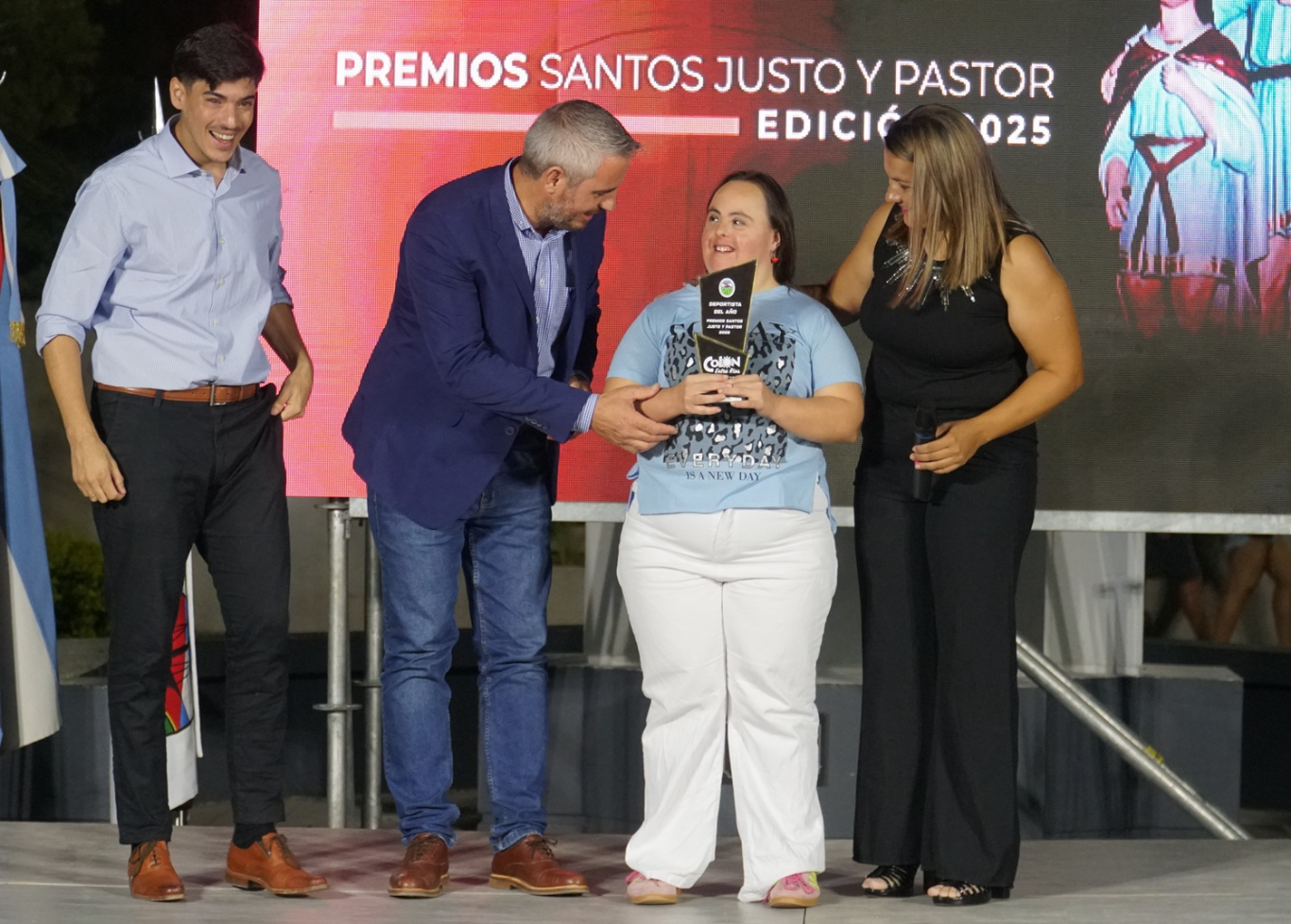 Cinthia Fernández fue distinguida como Deportista del Año en los Premios Santos Justo y Pastor 2025