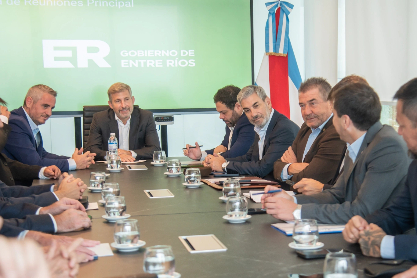 José Luis Walser se reunió junto a sus pares vecinalistas con el Gobernador Frigerio