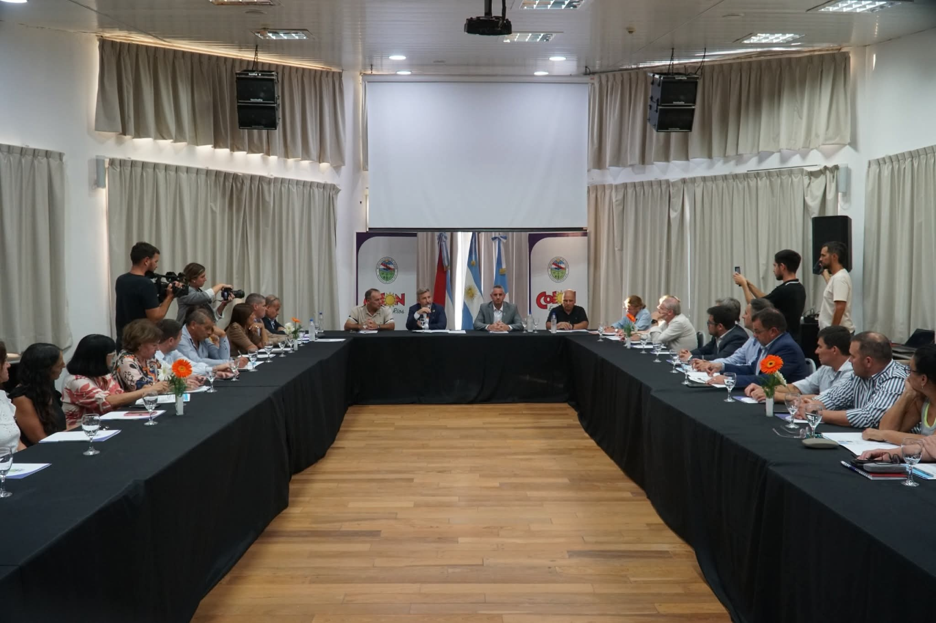 El intendente Julio Pintos cuestionó la falta de avances en el proyecto de la refinería HIF Global