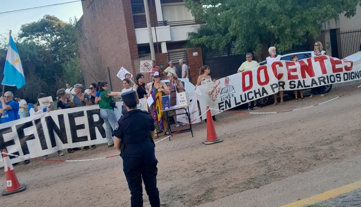 Bloque de diputados de JxER repudió agresiones sindicales contra Frigerio y legisladores en Colón