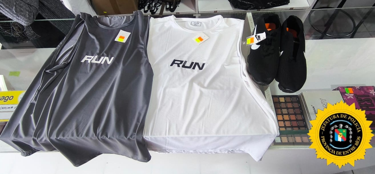 Tres individuos huyeron y descartaron prendas robadas en pleno centro de Colón