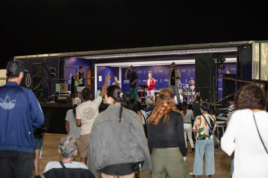 Colón fue sede de una destacada jornada cultural con el escenario móvil de Ritmos Argentinos