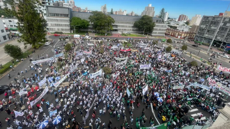 Gremios gastaron $30 millones para movilizar 2.000 personas; 70% de escuelas tuvo clases Entre Ríos.