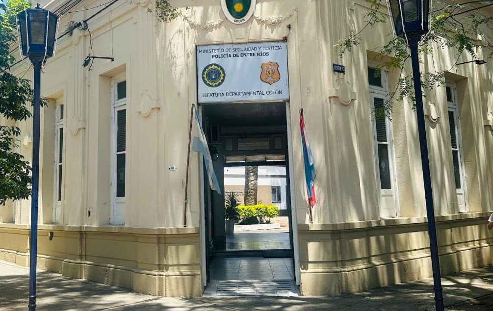 Colón: una oficial fue internada tras una tensa reunión con el jefe departamental en Jefatura