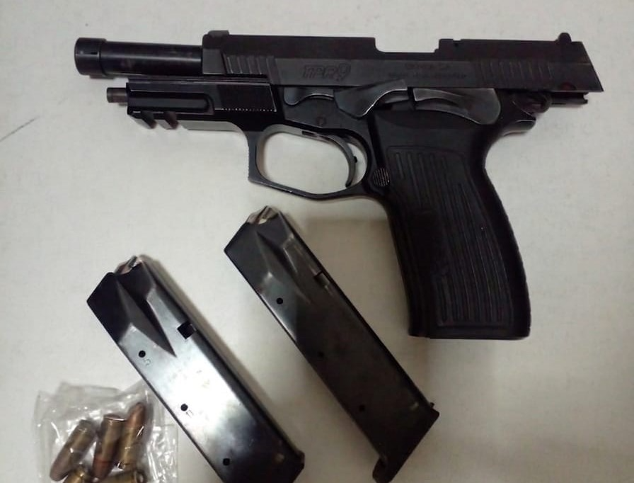Entregó una pistola 9 milímetros en la Jefatura tras denunciar presuntas amenazas