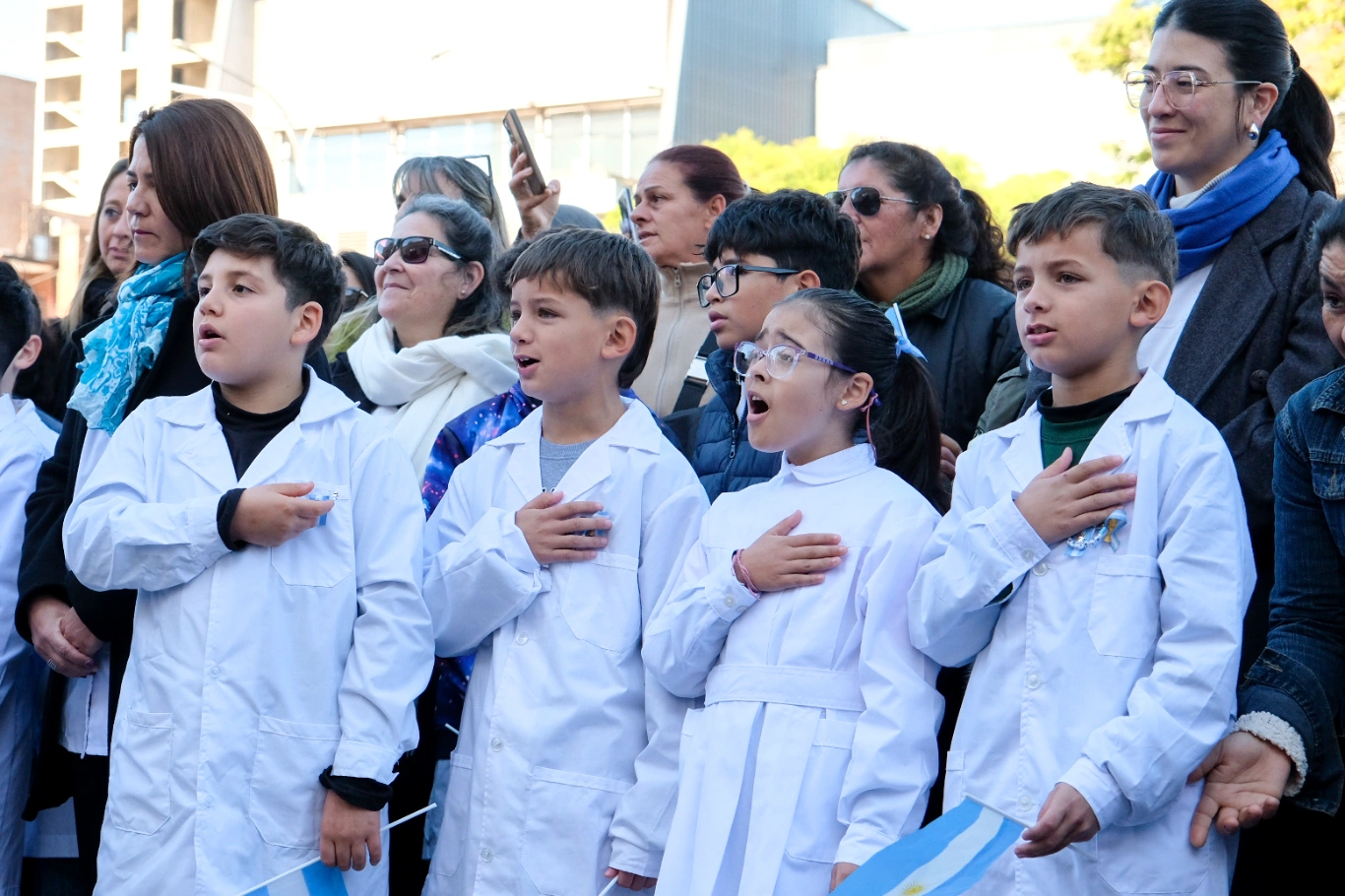 Aluani encabezó la ceremonia por el Día de la Bandera