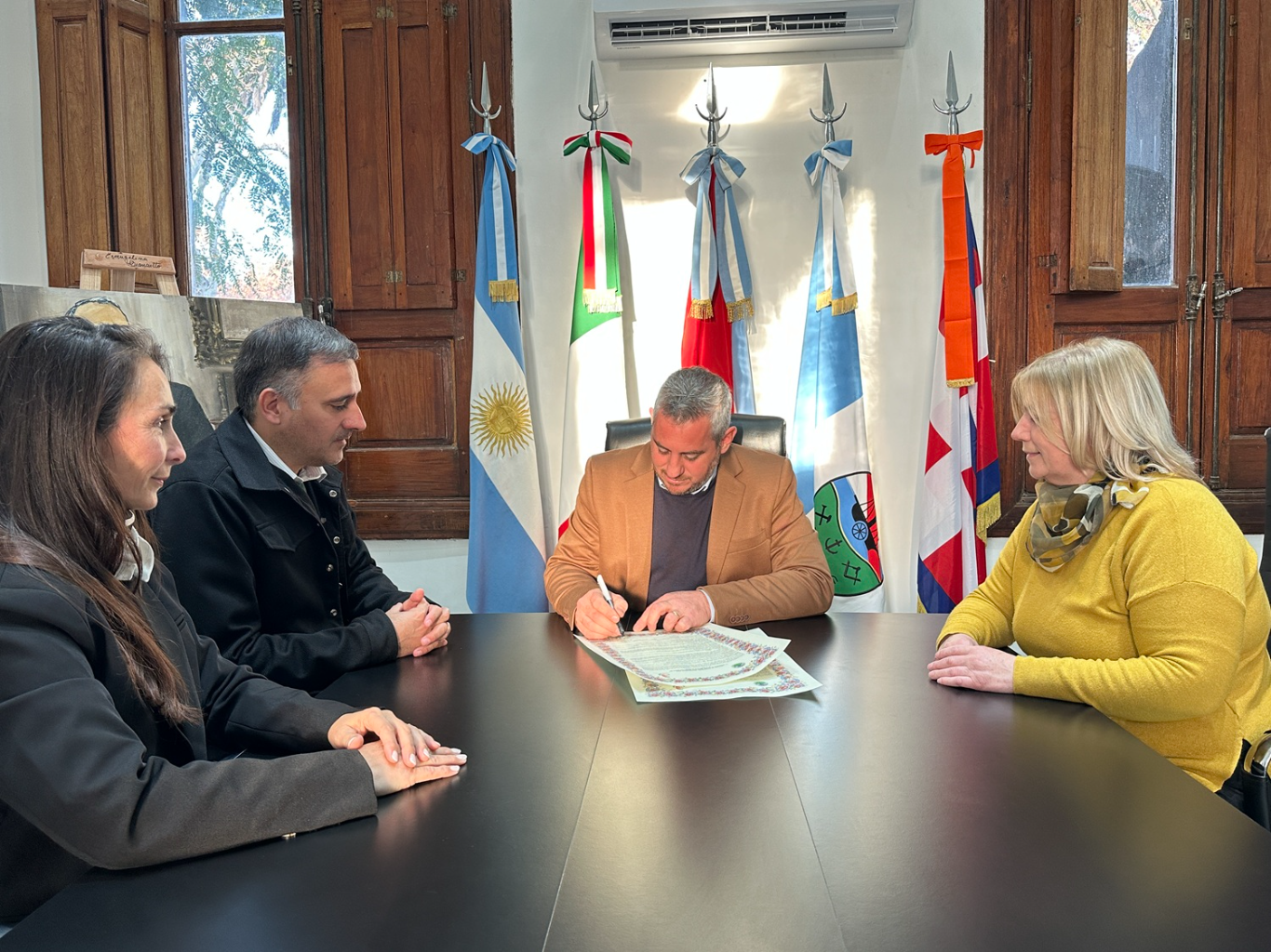 Colón y Oulx, Italia, formalizaron un Acuerdo de Cooperación Internacional