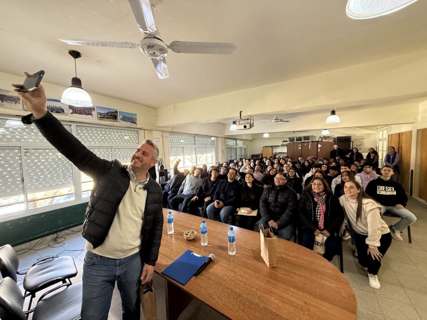 Estudiantes de la Escuela Técnica N.º 1 recibieron certificados de Manipulación Segura de Alimentos