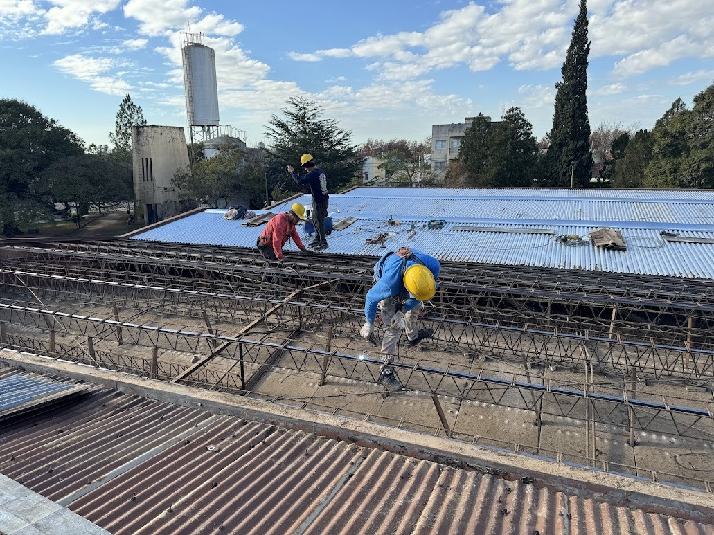 Finalizó la primera etapa de reparación de los techos de la Terminal de Ómnibus de Colón