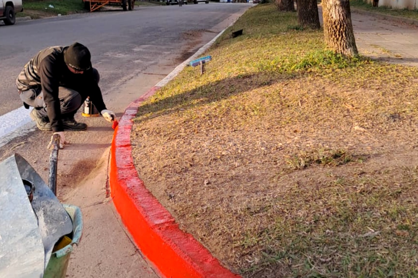 La Municipalidad de Colón realiza el repintado de sendas peatonales y señalización vial