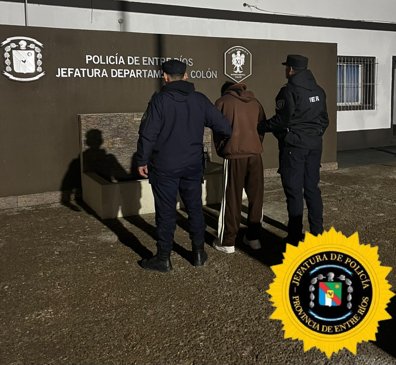 Detuvieron en Colón a un joven acusado de violar una restricción, causar daños y agredir a un menor.