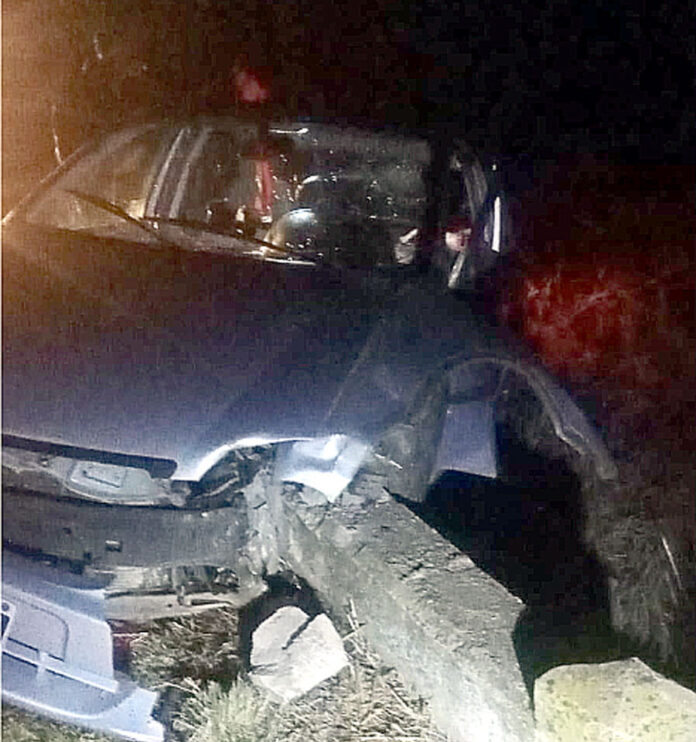 Se quedó dormido, chocó contra un puente en la Ruta 130 y tuvo que ser rescatado por los bomberos