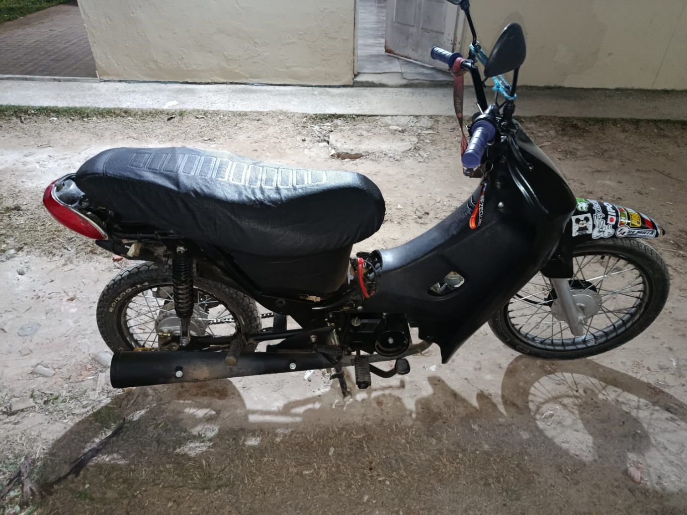Recuperan una motocicleta denunciada como sustraída tras una investigación policial en barrio Santa