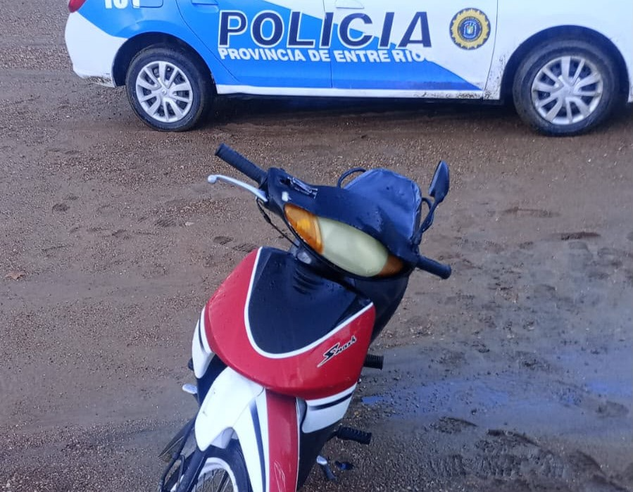 Recuperaron una moto buscada y hallaron un revólver calibre .32 oculto bajo el asiento