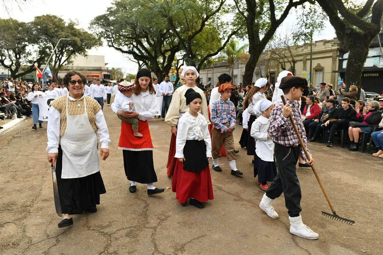 San José celebró la 39ª Fiesta Nacional de la Colonización con un gran desfile evocativo