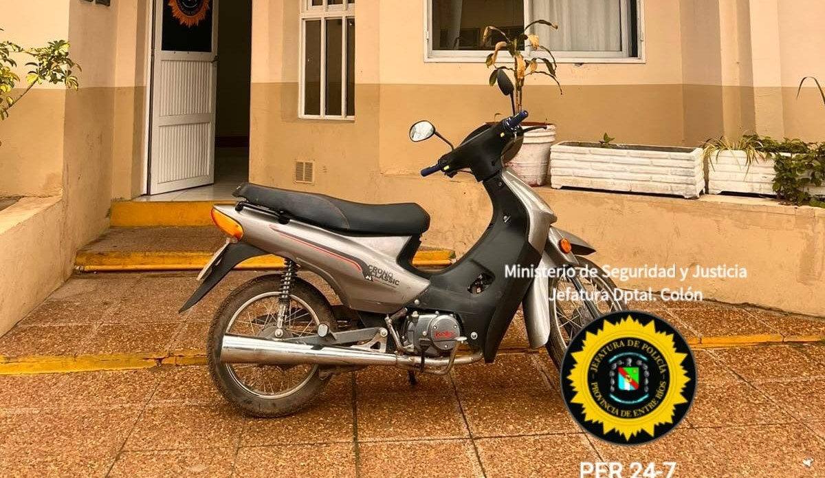 Recuperaron una motocicleta robada debajo del puente de la Ruta Nacional 14 en la ciudad de San José