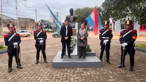 Granaderos del Campo de la Gloria recorrieron escuelas de San José y rindieron homenaje a San Martín