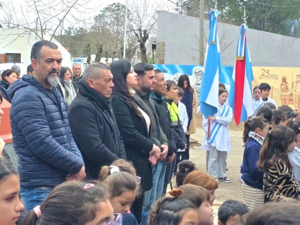 Pueblo Liebig rindió homenaje al General San Martín con un acto y una ofrenda floral comunitaria