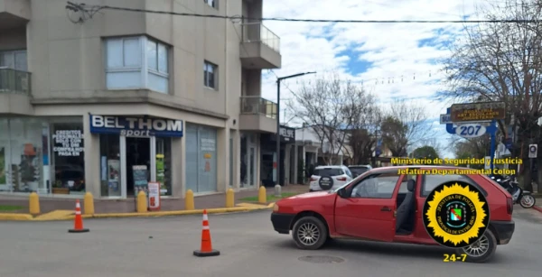Una ciclista de 59 años sufrió lesiones graves en un choque con un automóvil en Centenario y Lavalle