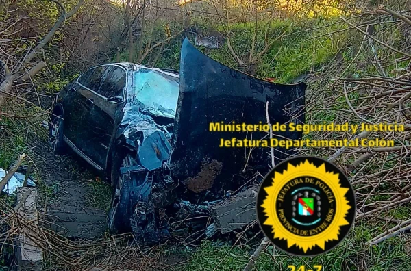 Un BMW despistó en la Autovía Artigas y sus dos ocupantes resultaron ilesos