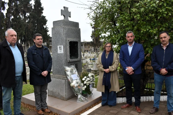 José Luis Walser acompañó en San José el homenaje por el 124º aniversario del fallecimiento de Alejo Peyret