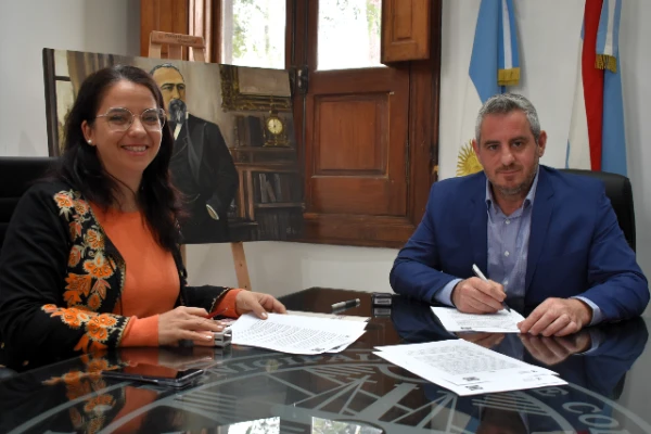 La Municipalidad de Colón y UADER firmaron un convenio para la formación en el cuidado de personas mayores