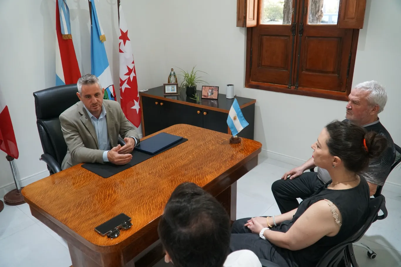 José Luis Walser recibió a autoridades de Suiza en el marco del hermanamiento con la comunidad de Si