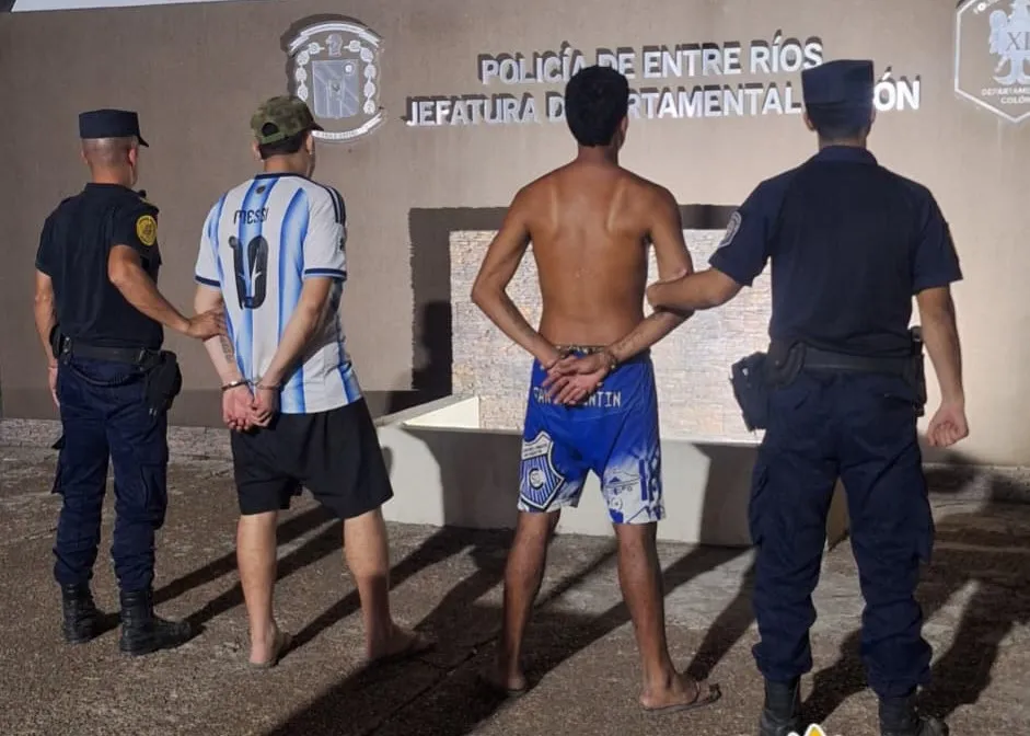 Rápida intervención policial en Colón permite la detención de dos sospechosos de robo en un comercio