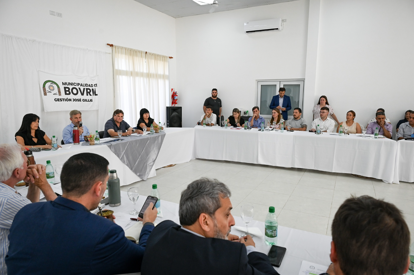 El gobernador encabezó una reunión de gabinete conjunto en Bovril