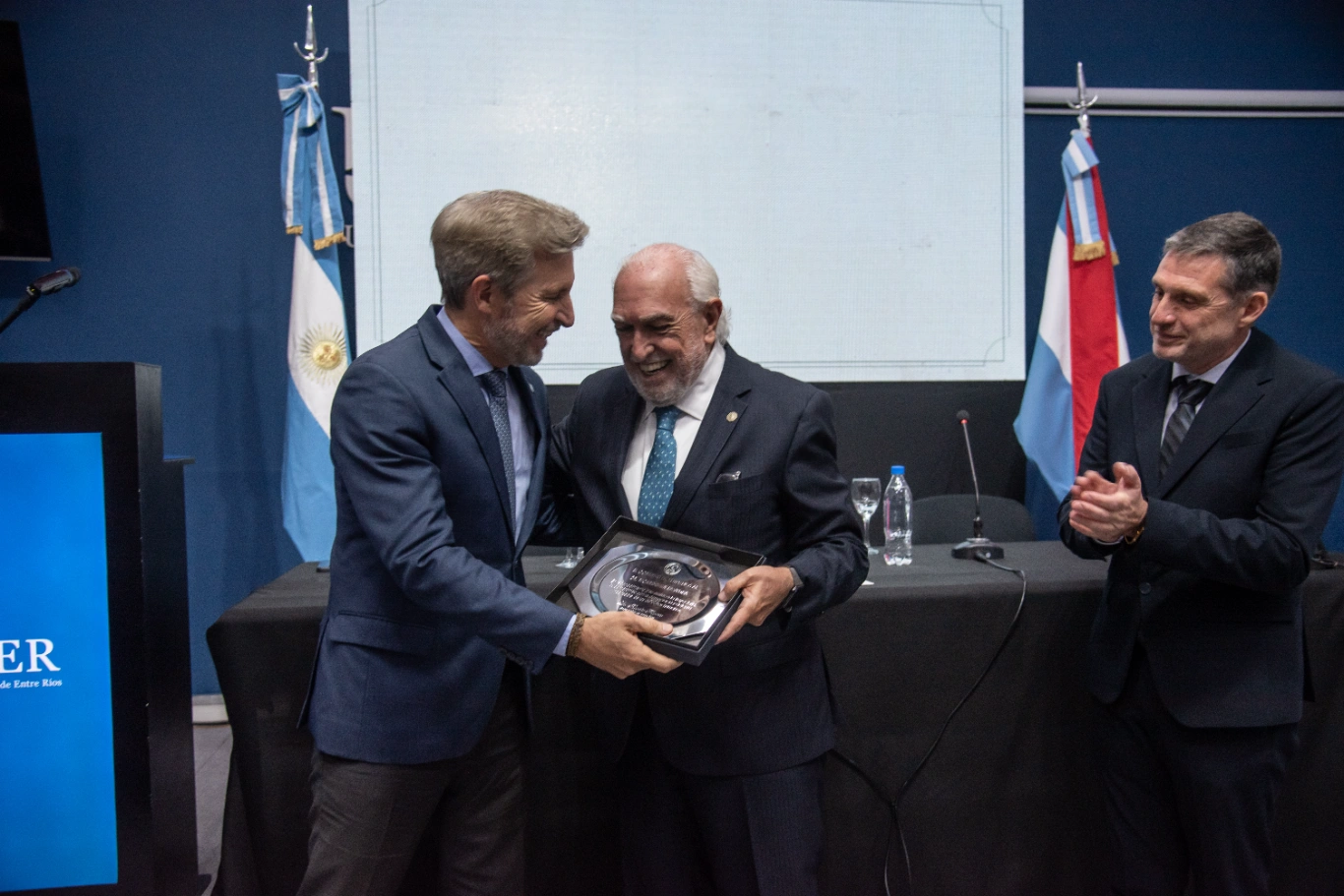 El gobernador participó de la entrega del título Honoris Causa a Ricardo Gil Lavedra